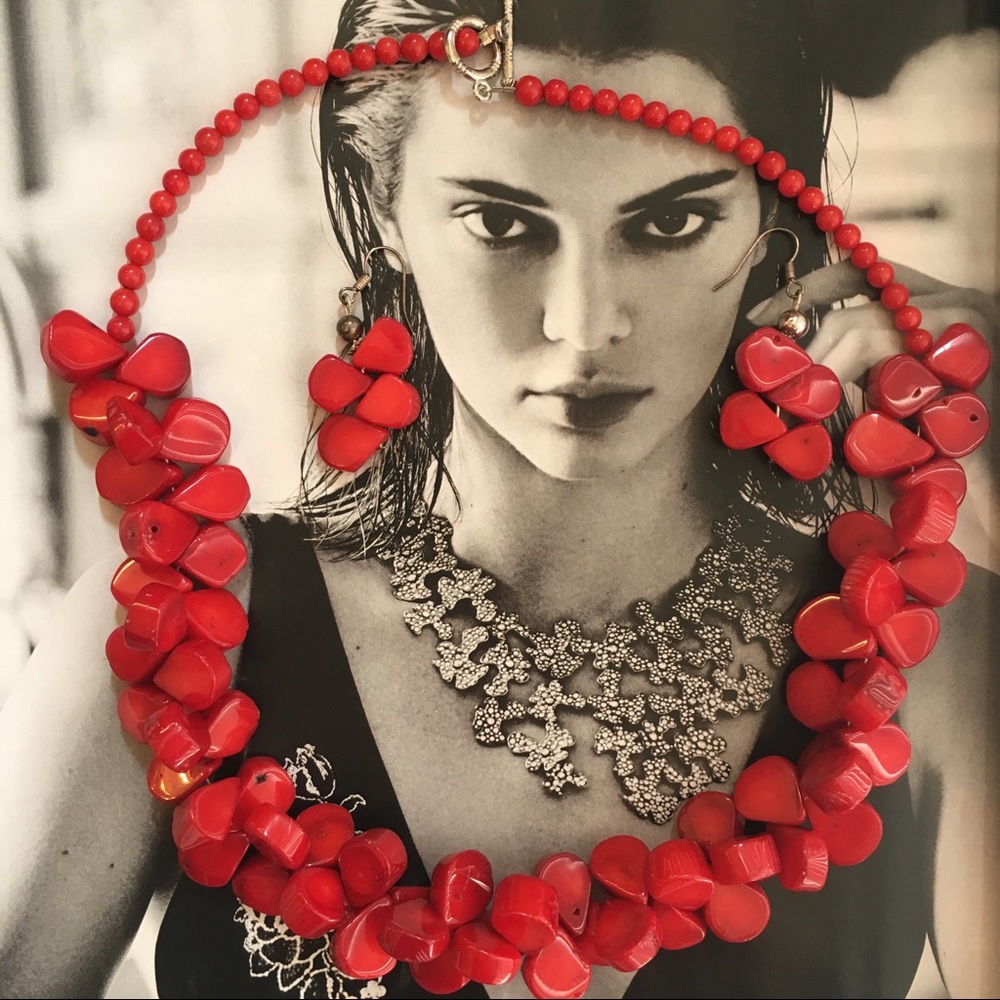 Gorgeous Red Necklace and Earrings Set